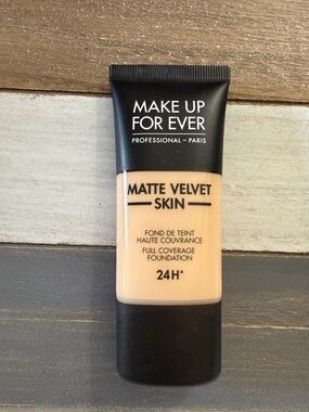 Makeup Forever Matte Velvet Skin Foundation - Y215 Beige